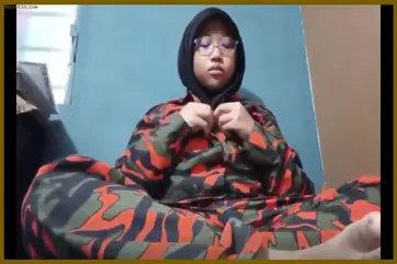 Cewek Jilbab Anggota Ormas Colmek Pake Dildo